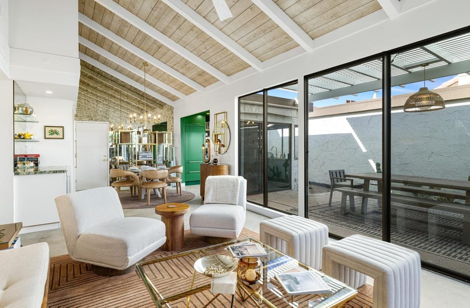 Living room, Seating area