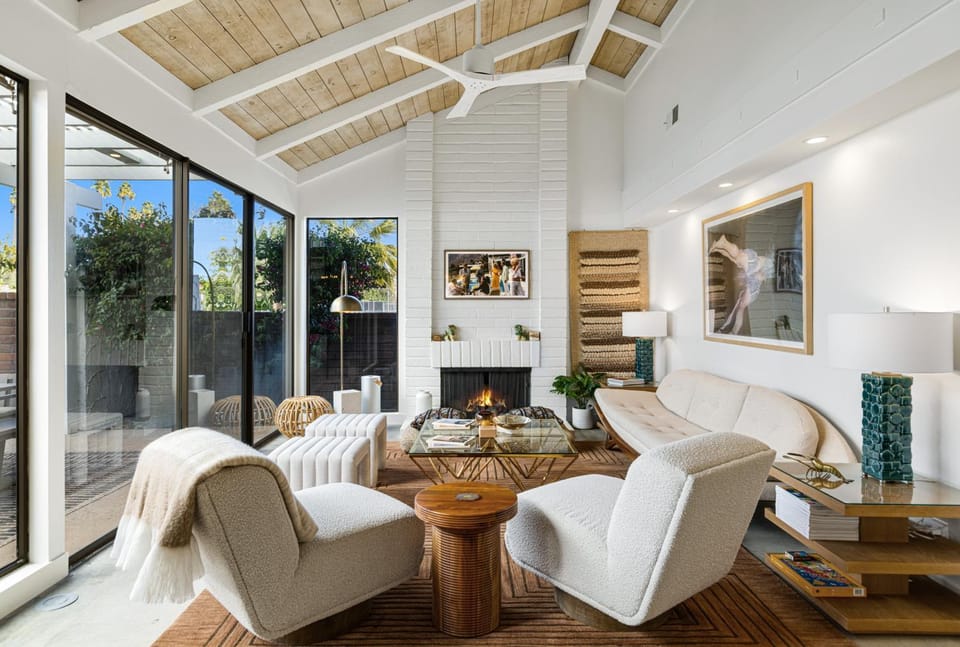 Living room, Seating area
