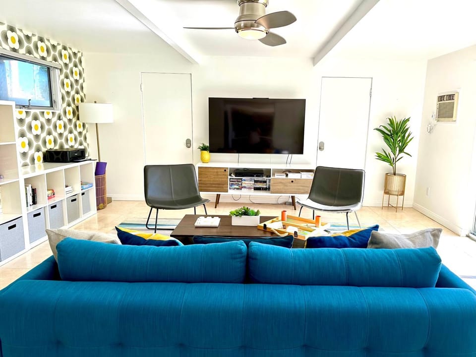 TV and multimedia, Living room, Seating area