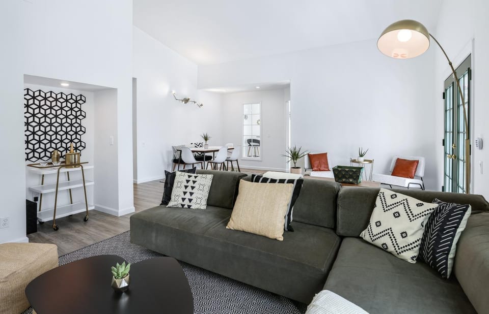 Living room, Seating area