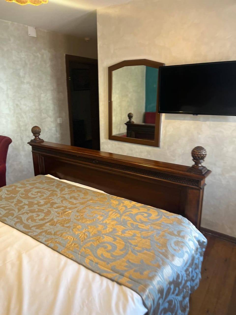 Bed, TV and multimedia