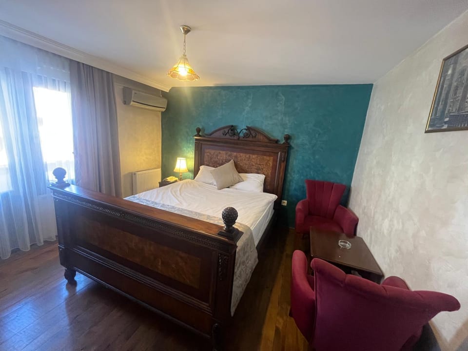 Seating area, Bedroom