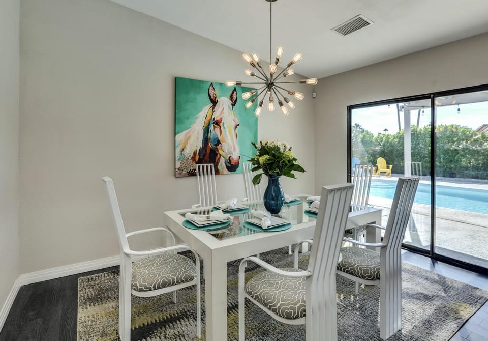 Dining area, Pool view