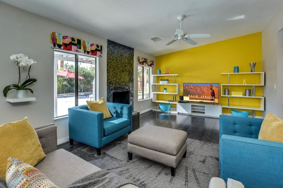 Living room, Seating area