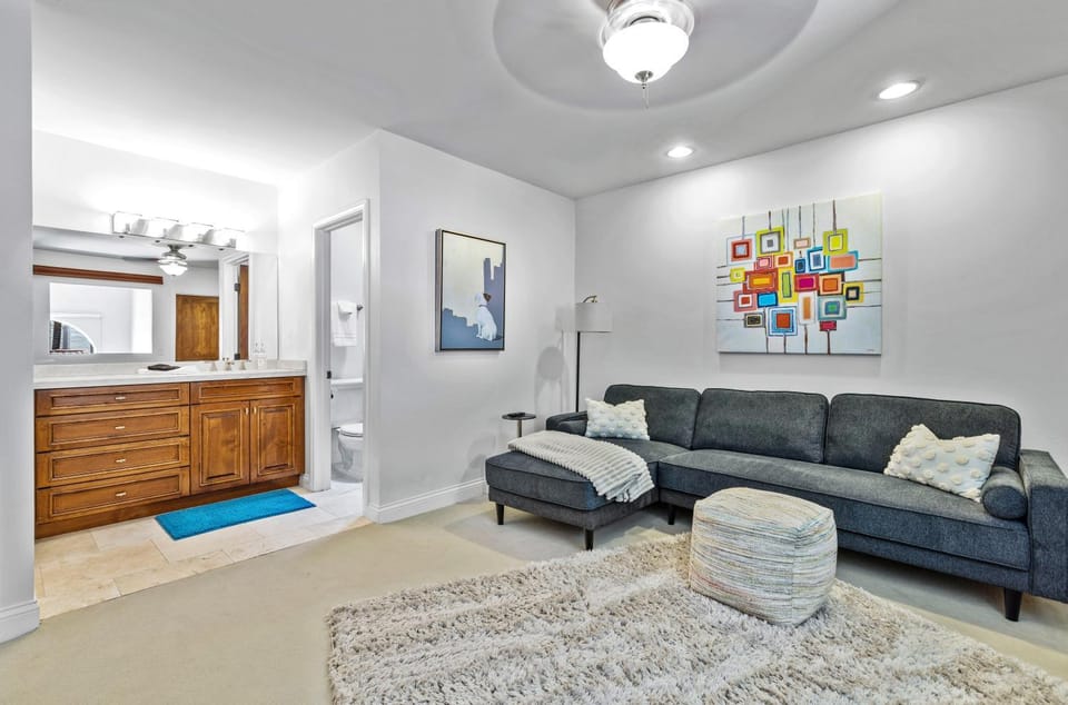 Living room, Seating area