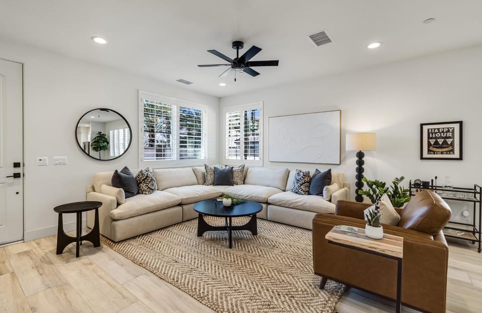 Living room, Seating area
