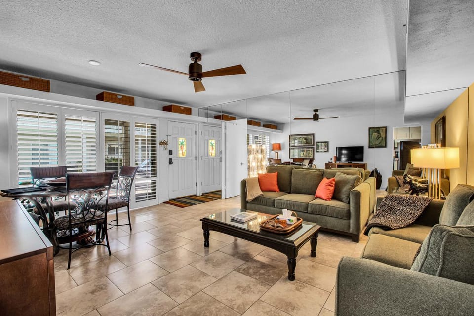 Living room, Seating area, Dining area