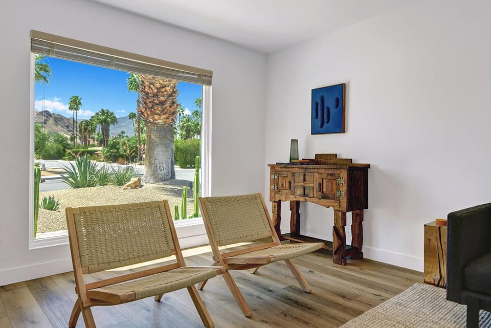 Day, Living room, Seating area