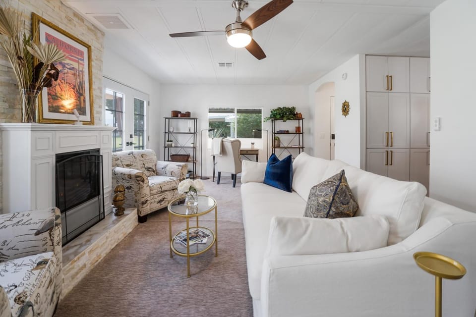 TV and multimedia, Living room, Other, Seating area, fireplace