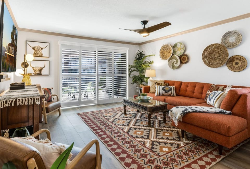 TV and multimedia, Living room, Decorative detail, Seating area