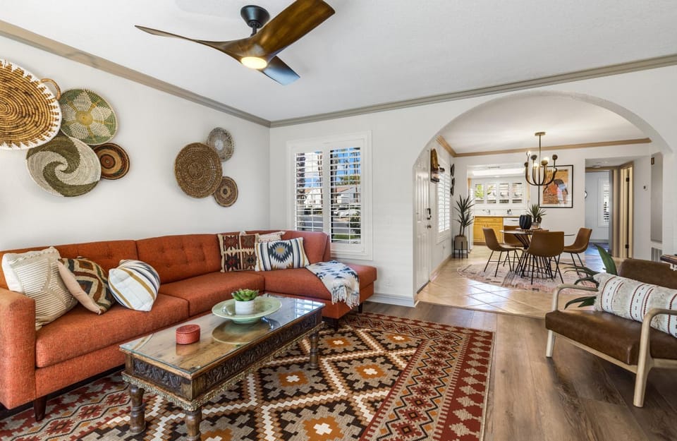 Living room, Seating area, Dining area