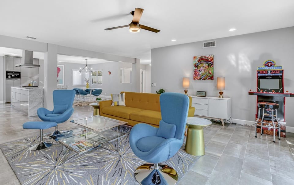 Living room, Seating area