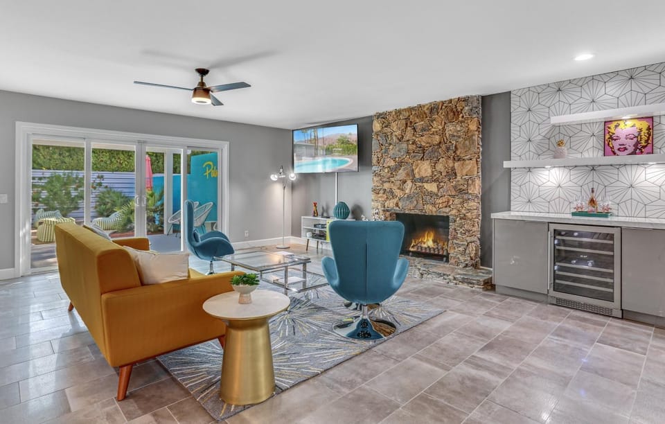 TV and multimedia, Living room, Seating area