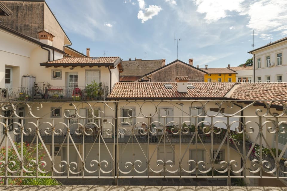 Day, View (from property/room), City view, Inner courtyard view