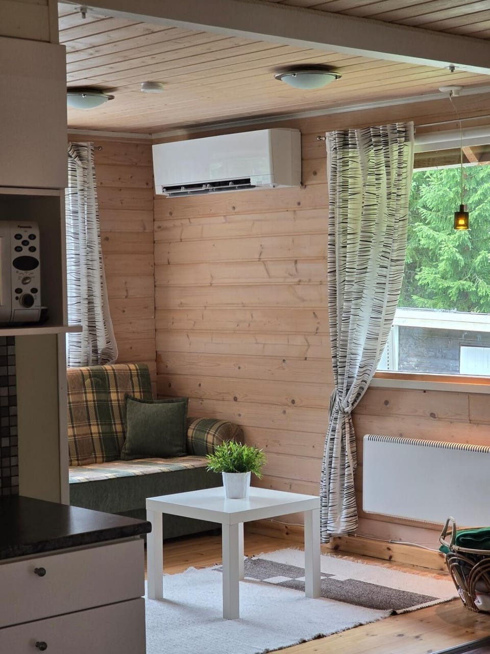 Living room, Seating area, air conditioner