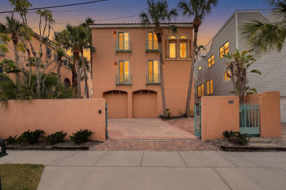 Vitamin Sea House in Siesta Beach