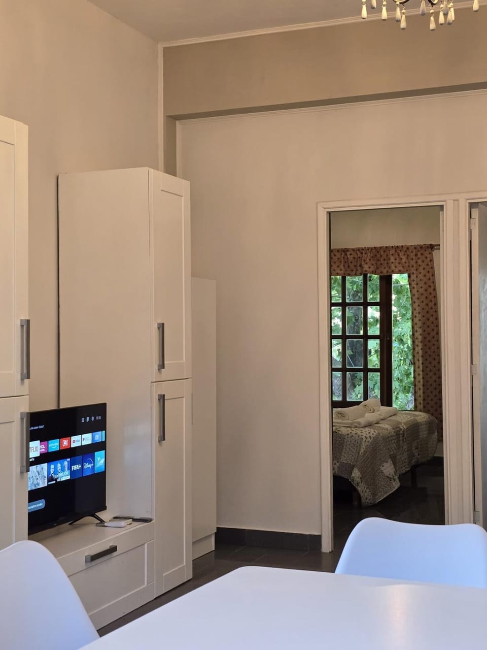 Communal lounge/ TV room, Bed, TV and multimedia, Photo of the whole room, wardrobe