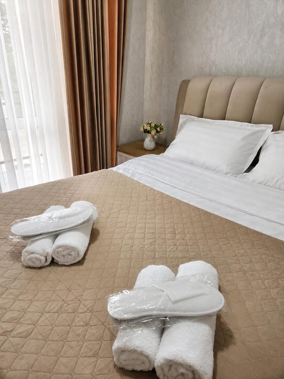 Bed, Photo of the whole room, Bedroom, towels