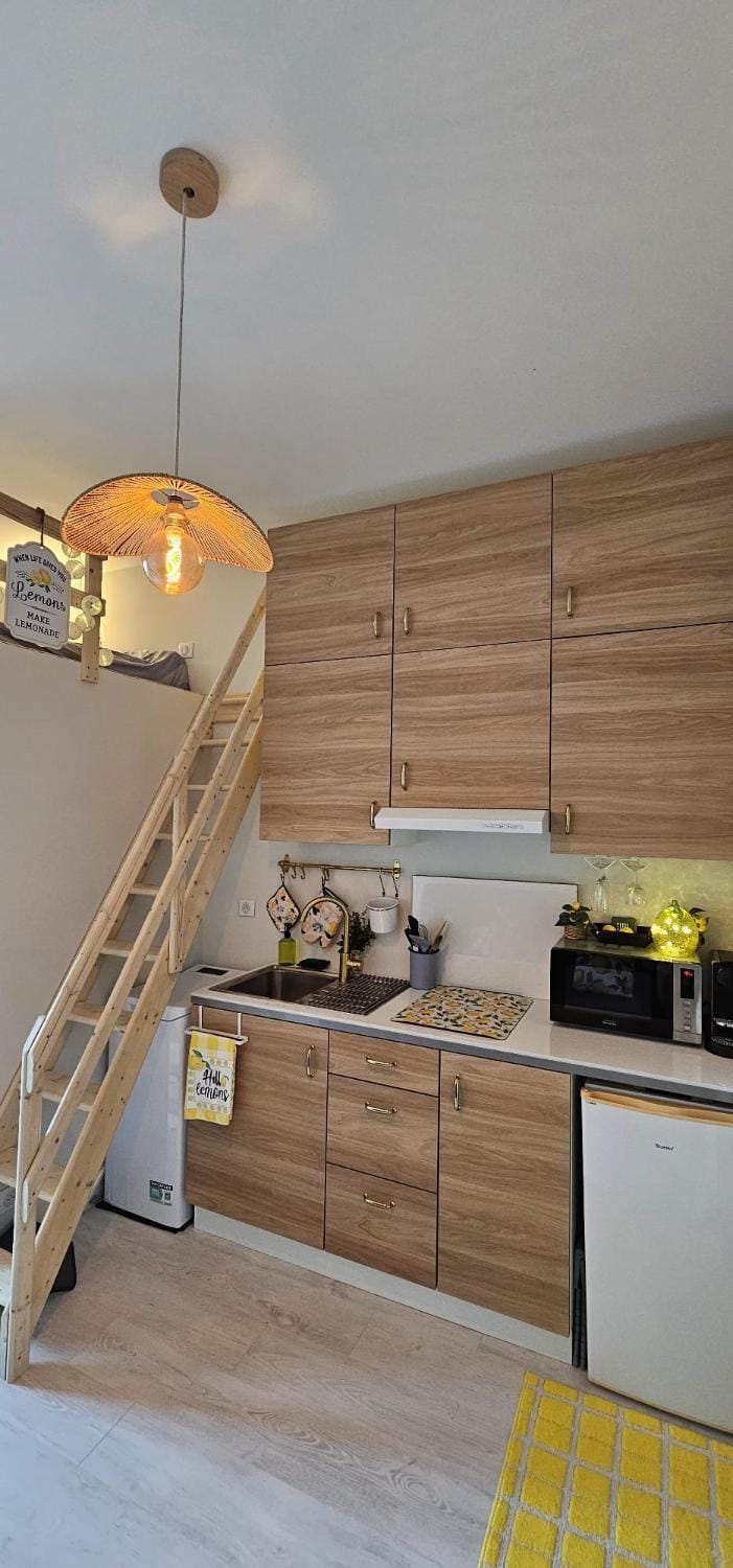 Kitchen or kitchenette, stove