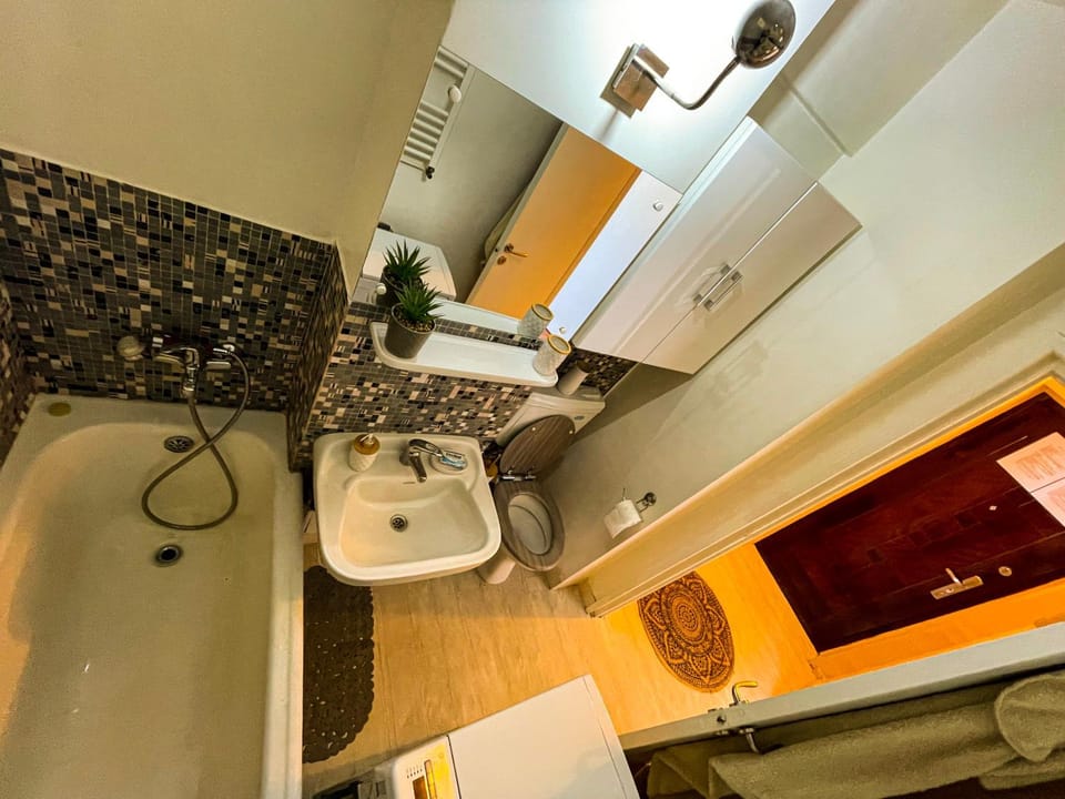 Railway Retreat - Sunset View Apartment in Brasov