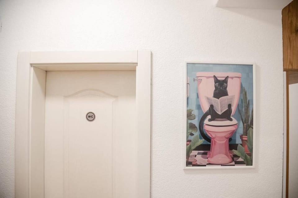 Toilet, Decorative detail