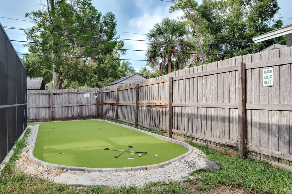 Family home w private pool & putting green House in Seminole