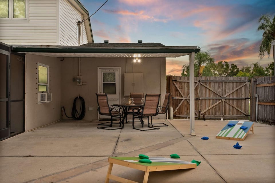 Family home w private pool & putting green House in Seminole