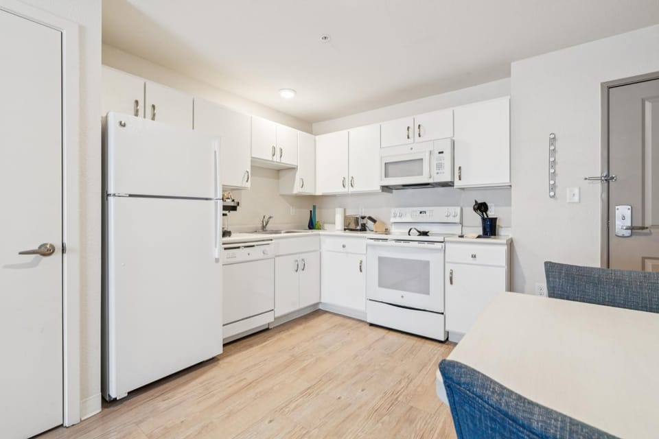 Simplicity At the Rim 1215 I Spacious 1 Bed 1 Bth Apartment in San Antonio