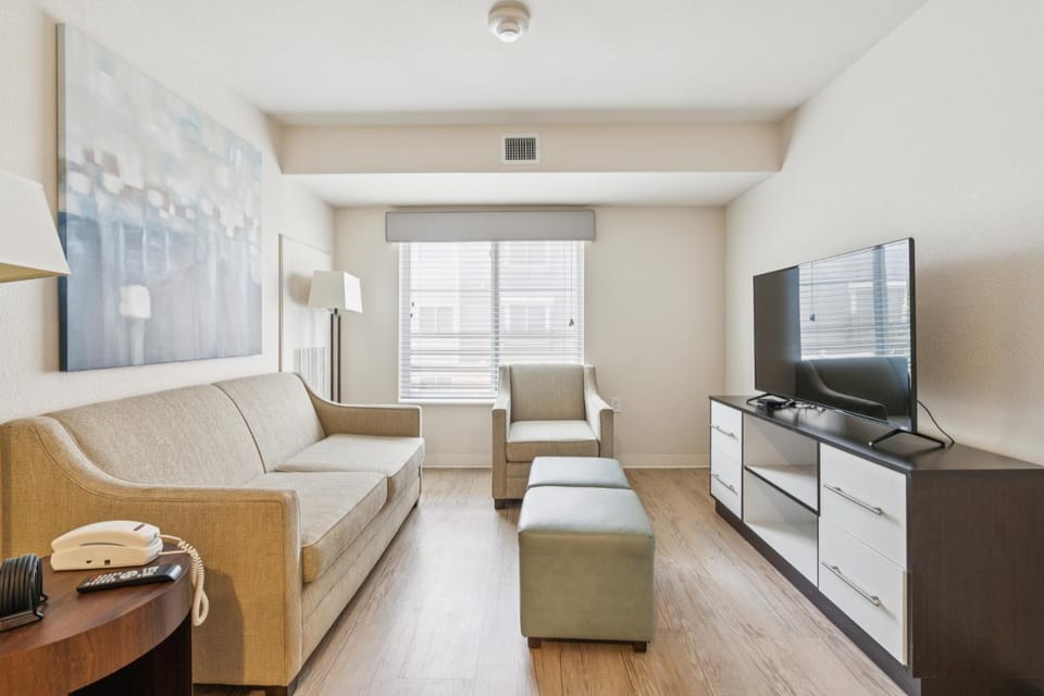 Simplicity At the Rim 1215 I Spacious 1 Bed 1 Bth Apartment in San Antonio