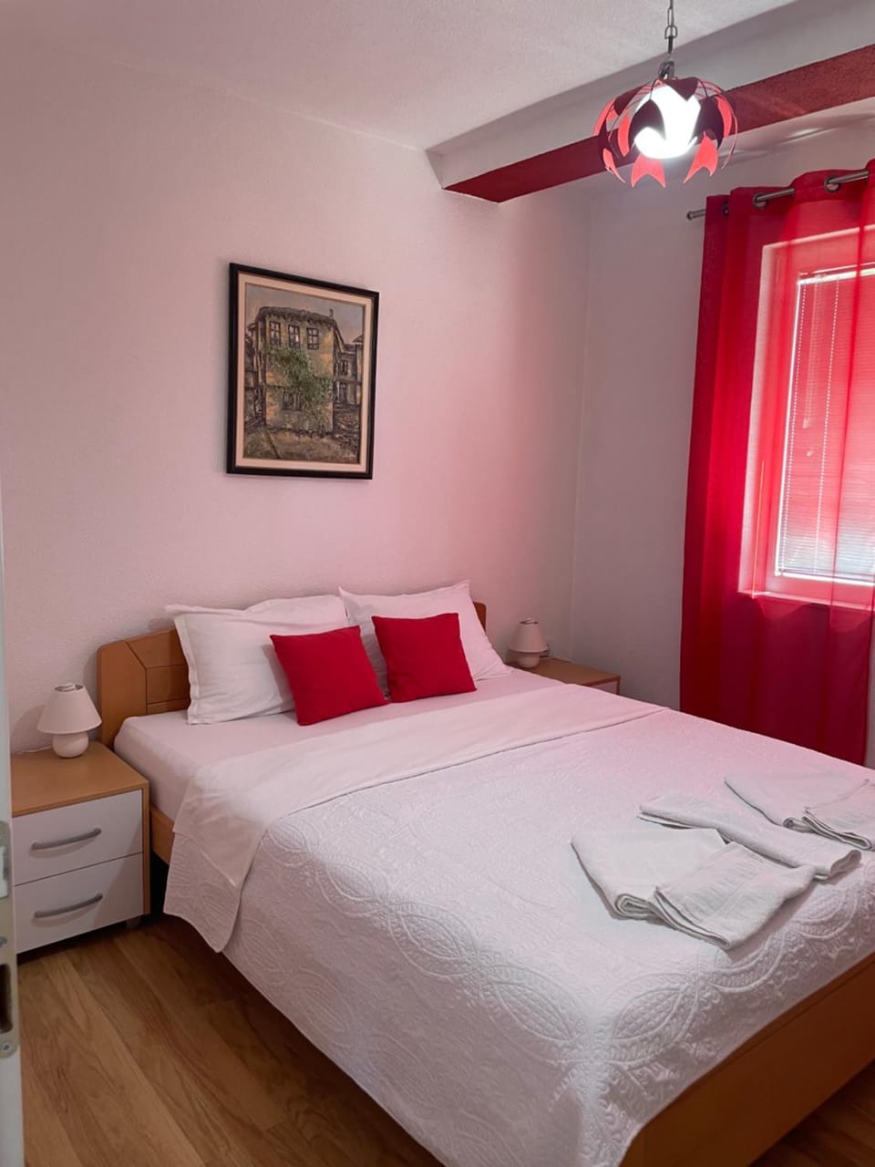 Bed, Photo of the whole room, Bedroom, towels