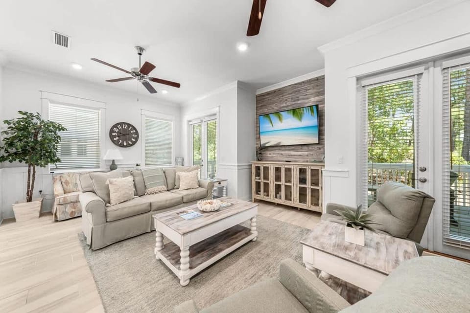 Sunshine for the Soul by Stay on 30A, Golf Cart! House in South Walton County