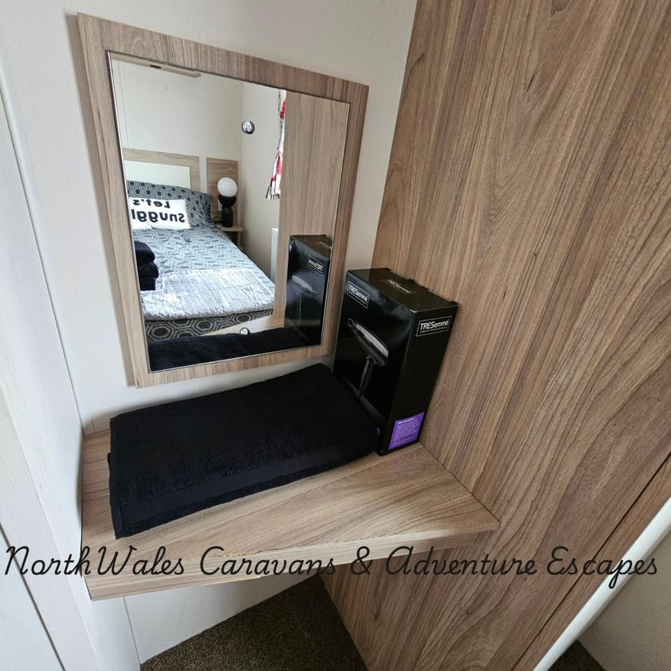 Platinum Caravan with Decking & Garden House in Towyn
