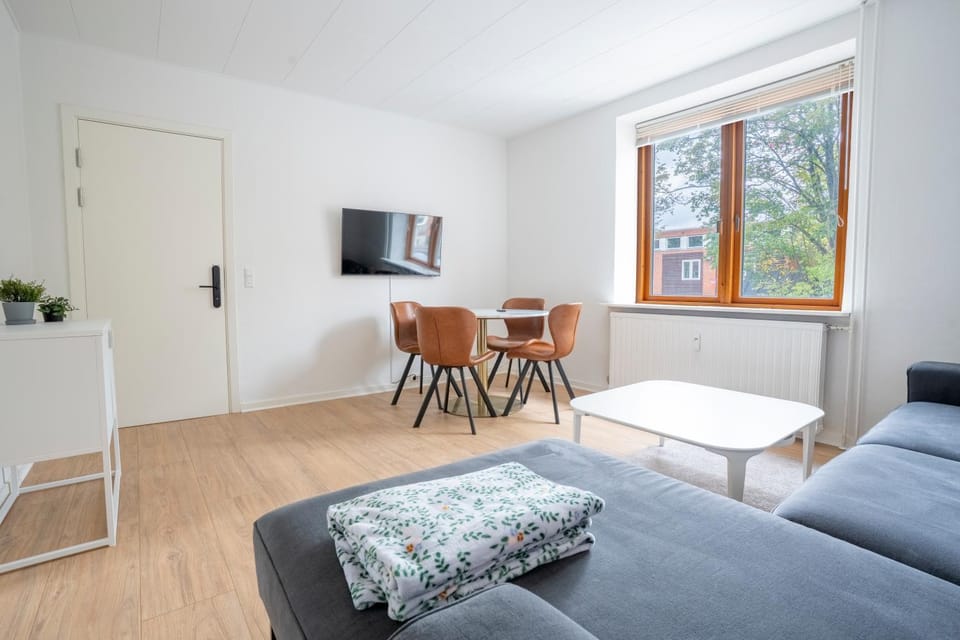 Communal lounge/ TV room, Seating area, Dining area, Evening entertainment