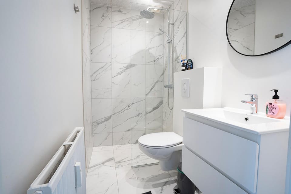 Shower, Toilet, Bathroom