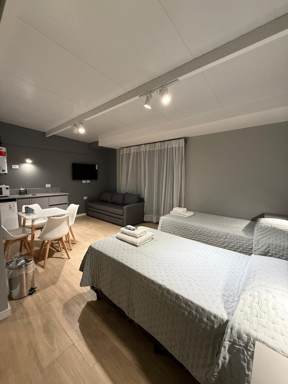 Bed, TV and multimedia, Bedroom