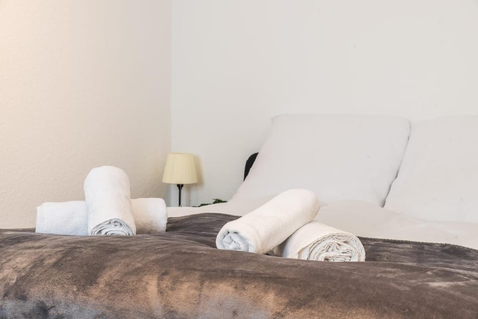 Bed, Photo of the whole room, Bedroom, towels