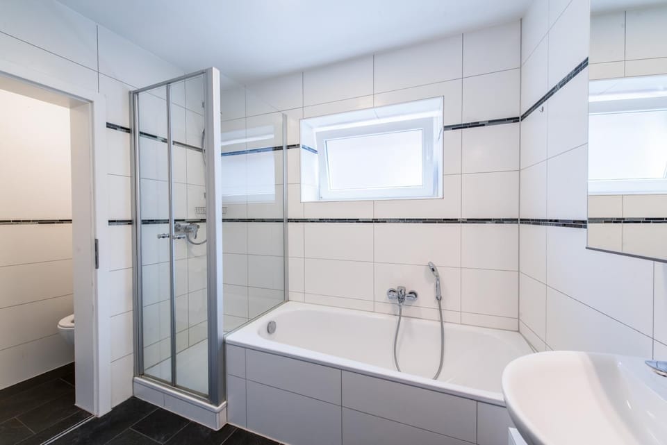 Shower, Bath, towels
