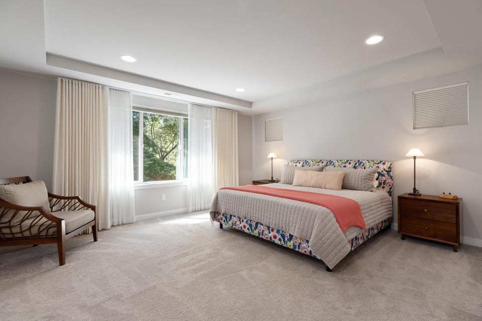 Perch - Crestwood Getaway House in Oak Harbor