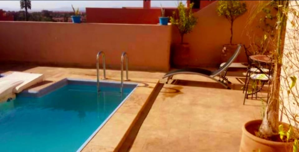 Swimming pool, Swimming pool