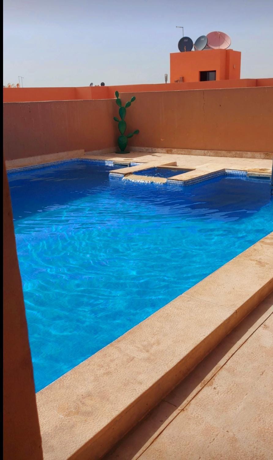 Swimming pool, Swimming pool