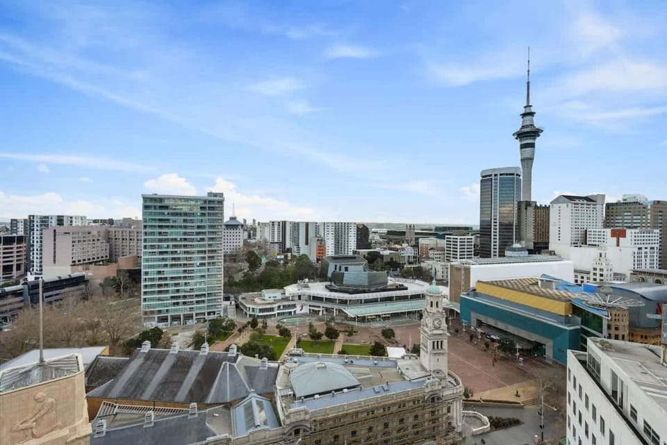 CBD 2BR Retreat w Pool & Gym by Zodiak Stays Apartment in Auckland