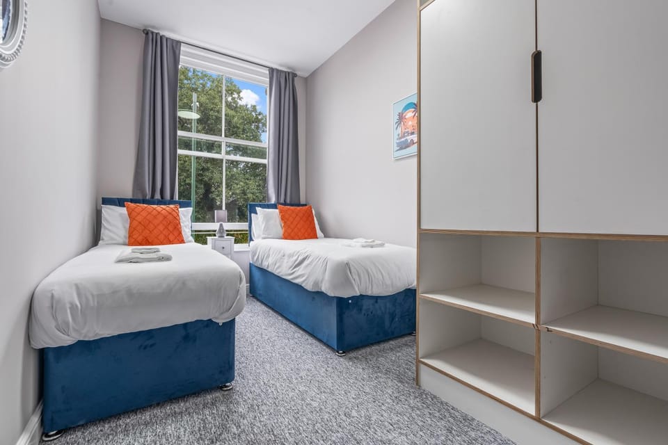 Bed, Bedroom, towels, wardrobe