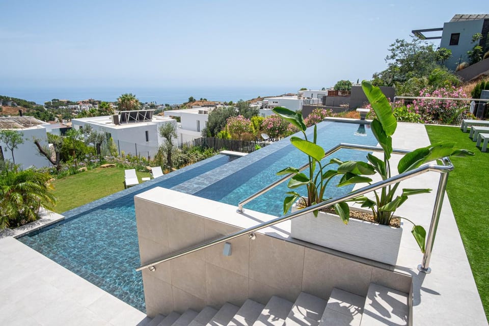 Property building, Day, Natural landscape, Garden, Garden view, Pool view, Swimming pool, sunbed