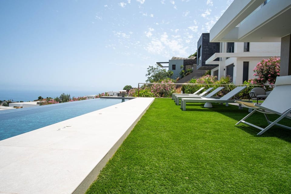Property building, Patio, Spring, Day, Natural landscape, Garden, Garden view, Pool view, Sea view, Swimming pool, sunbed