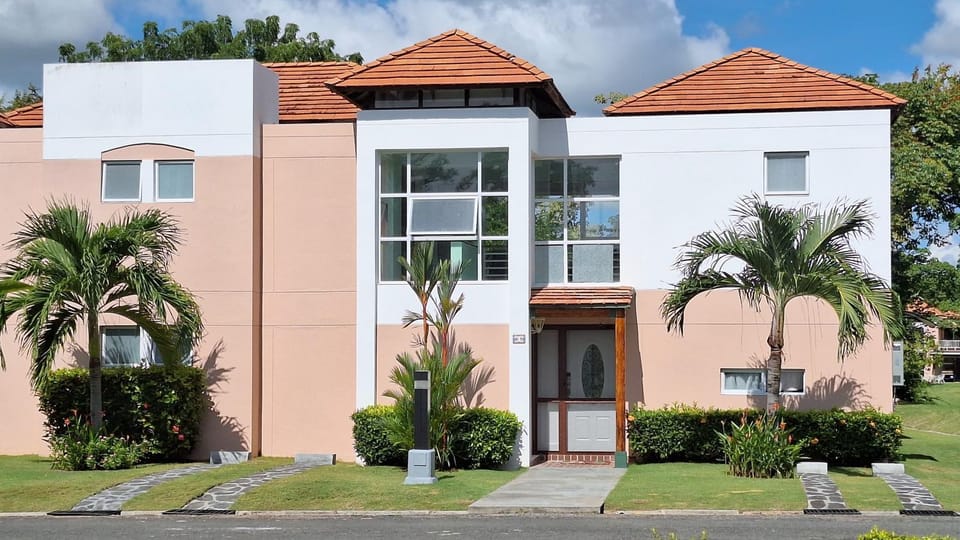 Property building, Facade/entrance, Garden, Parking