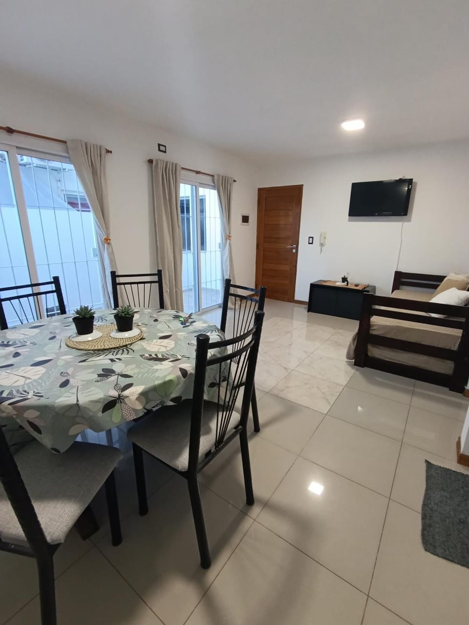 TV and multimedia, Dining area