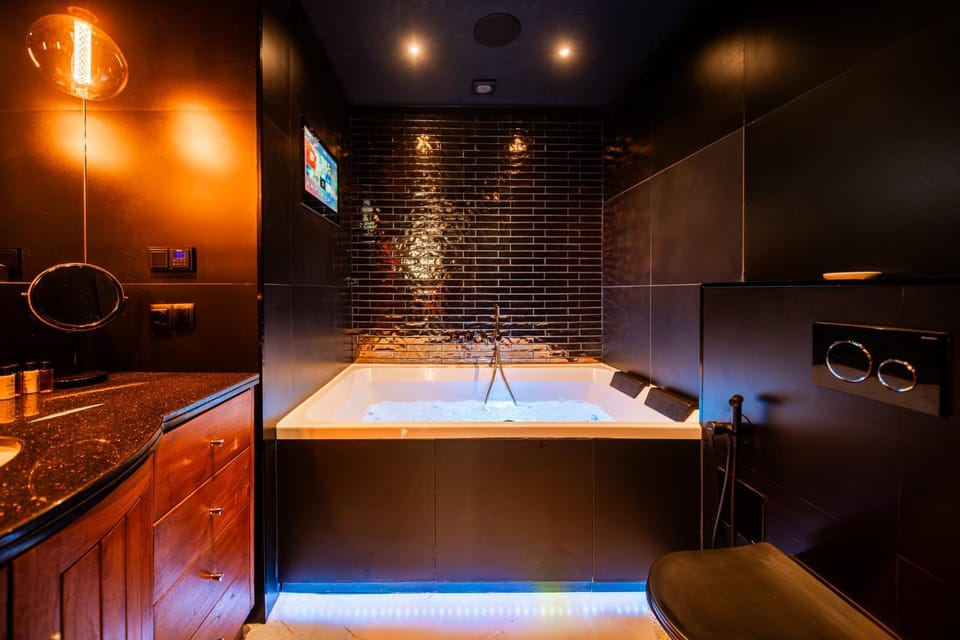 ANS Hanza Tower Apartment with private jacuzzi - Swimming pool, sauna, jacuzzi, viewing terrace Apartment in Szczecin