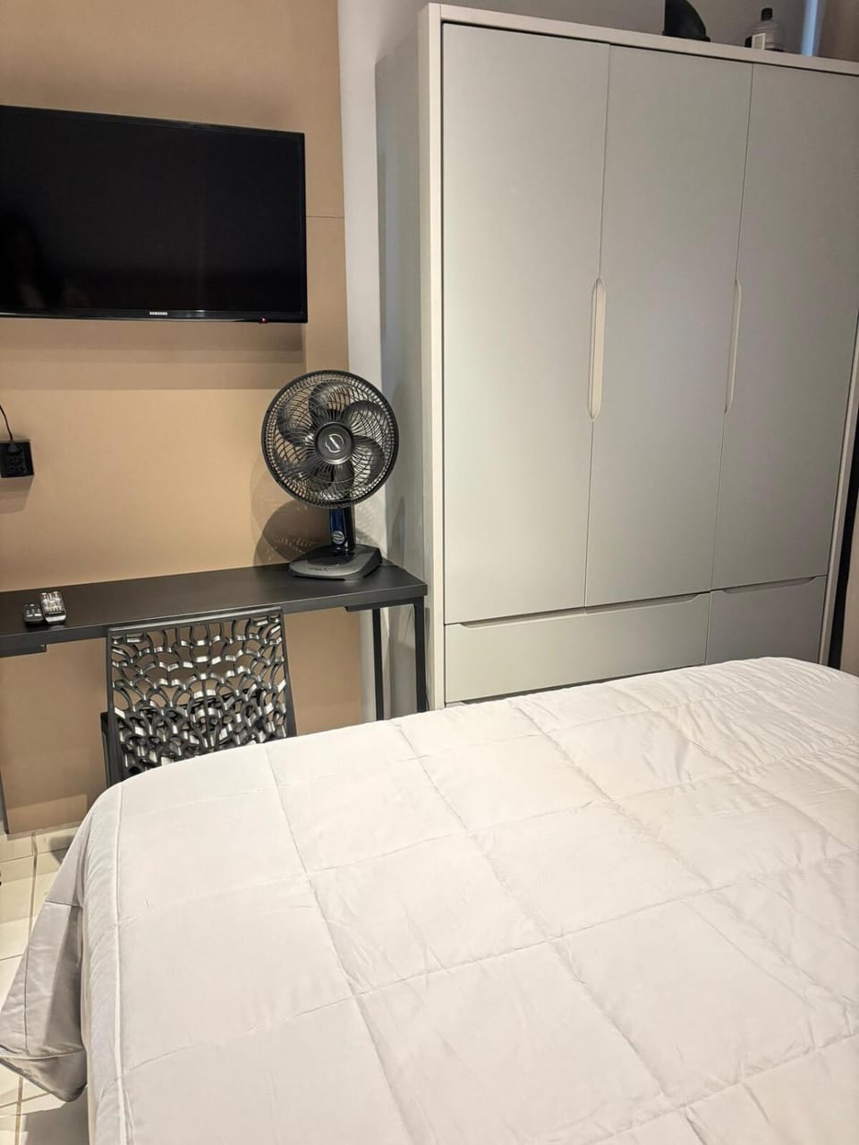 Bed, TV and multimedia, Photo of the whole room, Bedroom, wardrobe