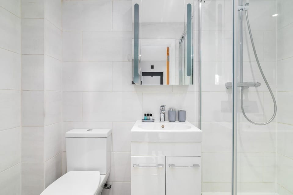 Shower, Toilet, Bathroom