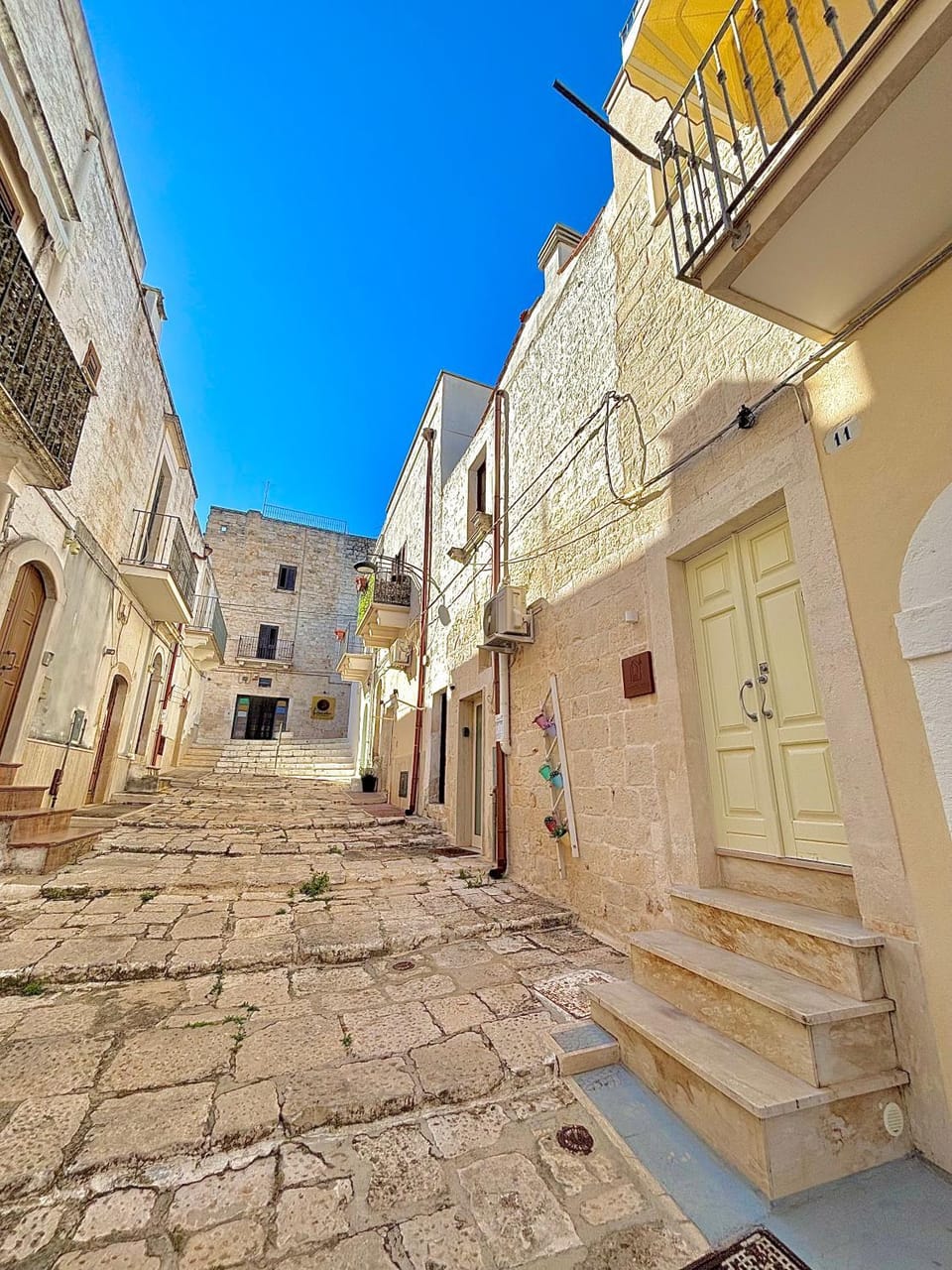 Property building, Day, Neighbourhood, Street view